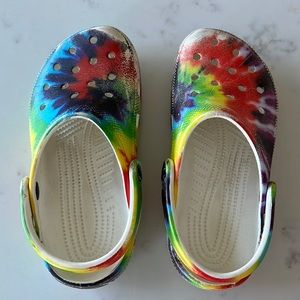 CROCS tie-dye